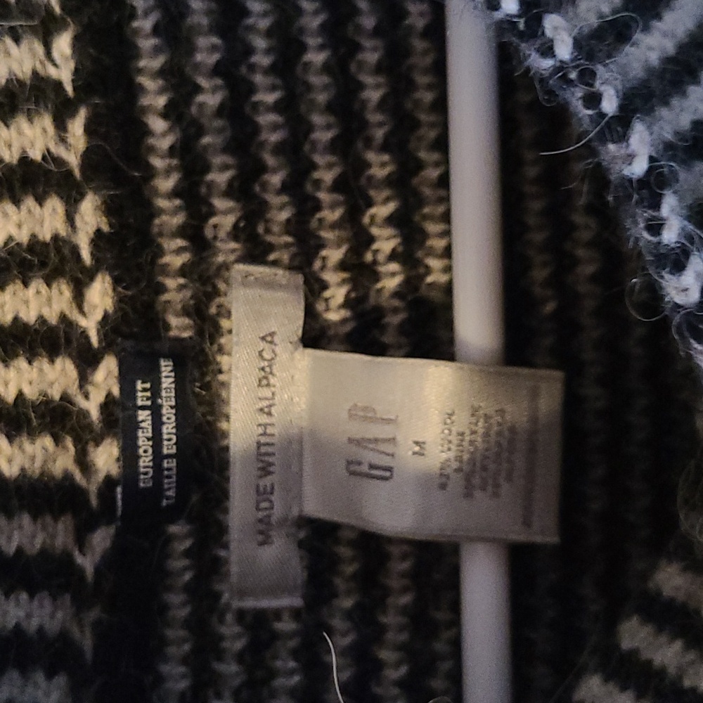 Gap Sweater Cardigan - Picture 3 of 3